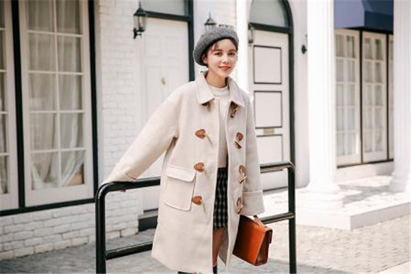 牛角扣大衣搭配图片,牛角扣大衣适合哪个年龄段穿