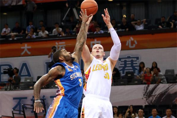 打篮球手指受伤的表现(打篮球手指受伤怎么办)