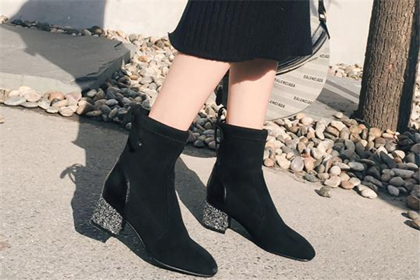 靴子拉链总是下滑,靴子拉链总是往下滑