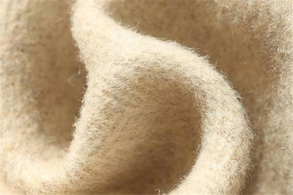 羊驼绒和山羊绒哪个好,羊绒好还是驼绒好?