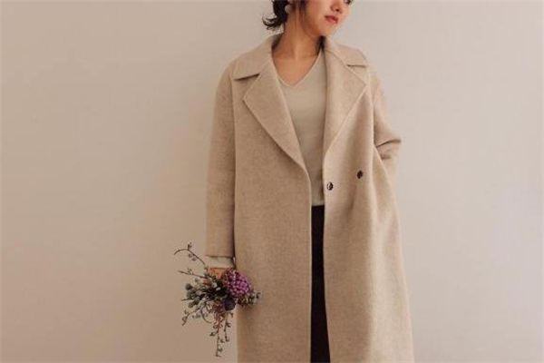 羊驼毛和羊毛的区别哪一种贵,羊驼毛和羊毛的区别