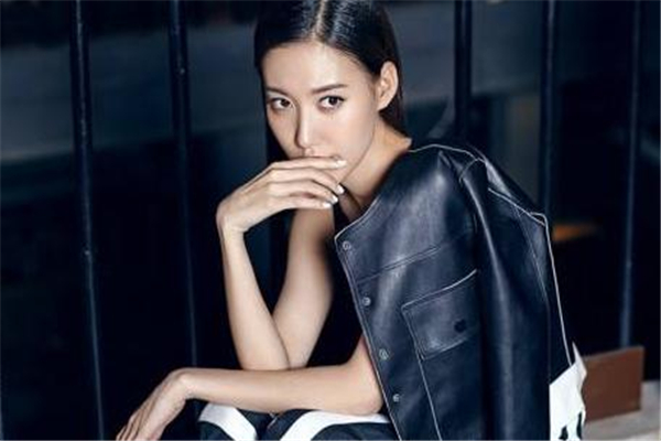 真皮皮衣变形了怎么办,皮衣挂变形了可以自己恢复么