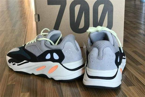 yeezy500和700哪个好,yeezy500和700脚感