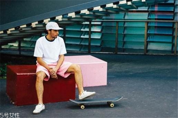 stussy品牌介绍,stussy是什么档次的牌子 stussy品牌介绍,stussy是什么档次的牌子