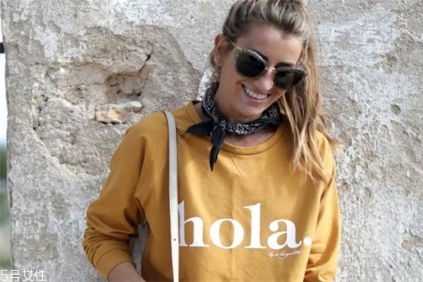 姜黄色衣服怎么搭配,姜黄颜色的衣服搭配图片