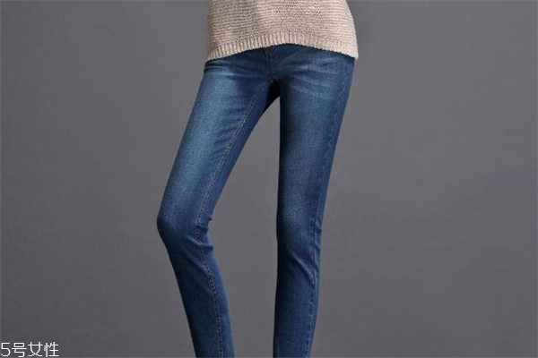 牛仔裤穿多大合适,怎么挑选牛仔裤