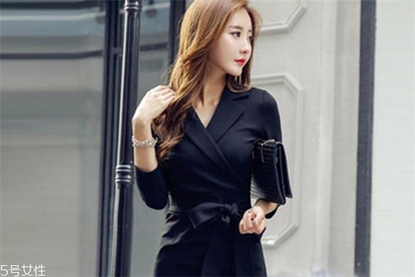 职场女生穿衣搭配技巧,职场女性穿着打扮