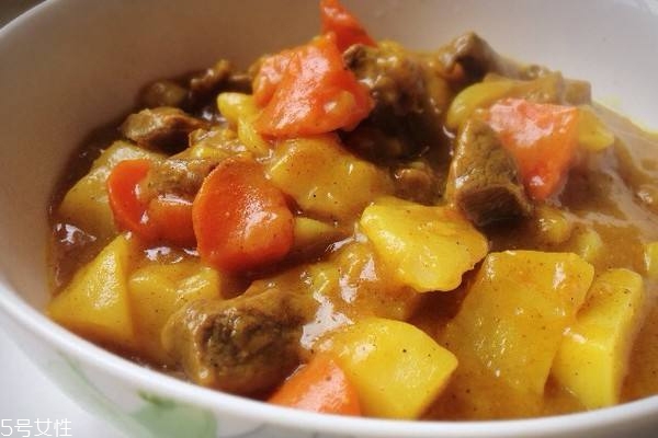 衣服上的咖喱怎么去除小窍门,如何洗掉衣服上的咖喱