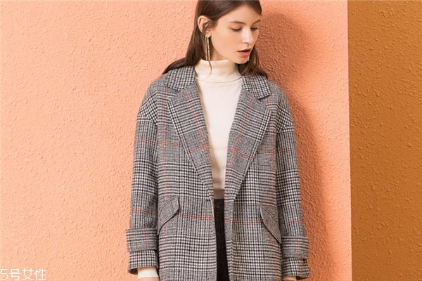 复古格纹大衣怎么搭配,复古格纹大衣