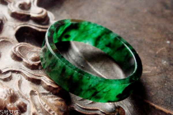 花青手镯一万块一个贵吗,花青翡翠值钱吗