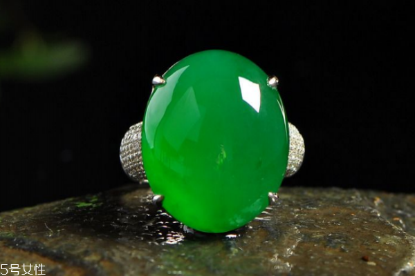 翡翠戒指怎么戴,翡翠戒指怎么戴好看