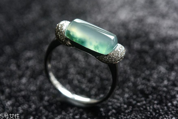 翡翠戒面怎么看真假,翡翠戒指怎么鉴定真假鉴别