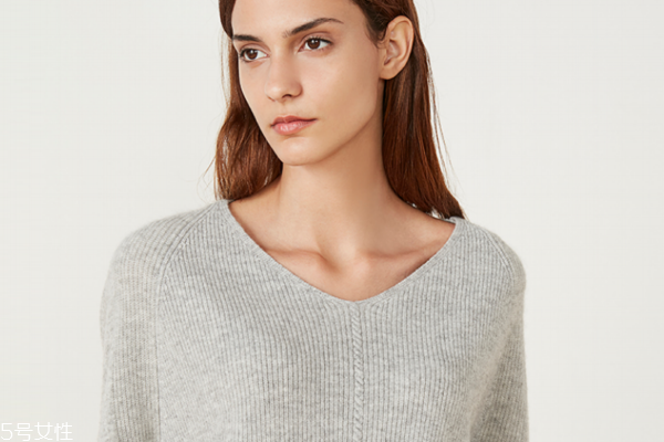 白色羊绒毛衣发黄怎么办,羊绒毛衣发黄怎么办