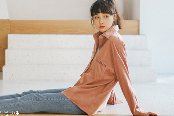 衬衣被染色怎么解决,衬衣被其他衣服染色了怎么办