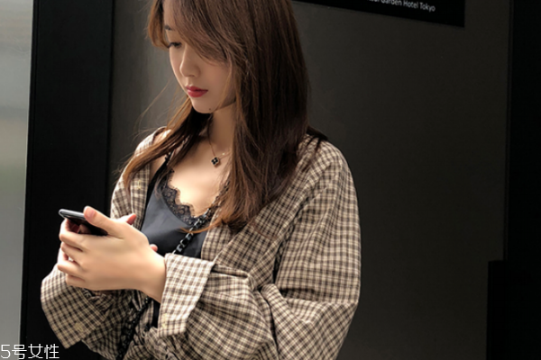 为什么衬衫后面有个褶,衬衣有褶皱怎么办