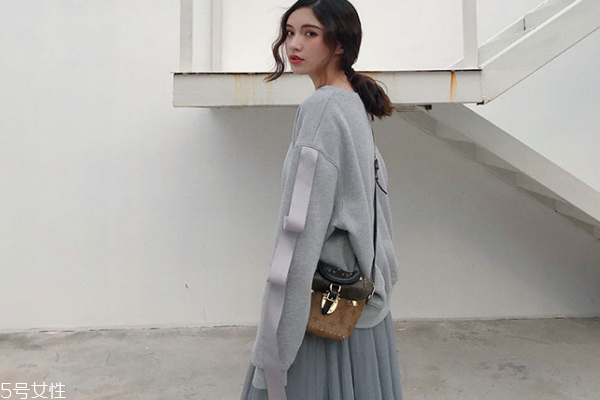 女士保暖卫衣,冬季卫衣怎么搭配男