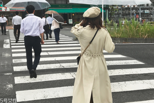 风衣怎么洗比较好,风衣用什么洗