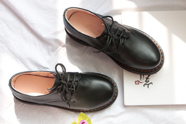 皮鞋发霉是什么原因,皮鞋老是发霉咋回事