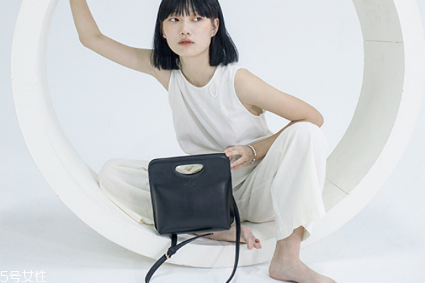 皮包拉锁拉链拉不上怎么办,包拉链拉不动怎么办