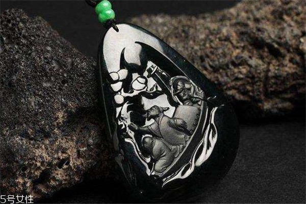 黑玉髓值钱吗,玉髓和玉的价格相差多少?