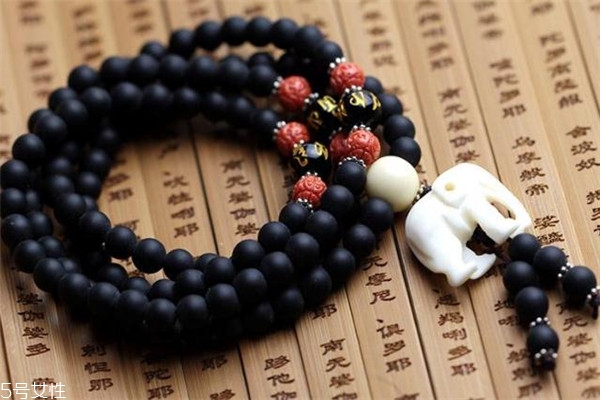 黑玉髓有什么功效和作用,黑玉髓的功效和禁忌 黑玉髓有什么功效和作用,黑玉髓的功效和禁忌