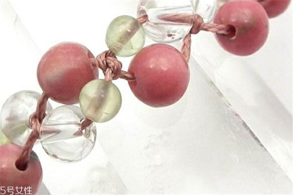 蔷薇辉石功效,蔷薇石和蔷薇辉石区别 蔷薇辉石功效,蔷薇石和蔷薇辉石区别