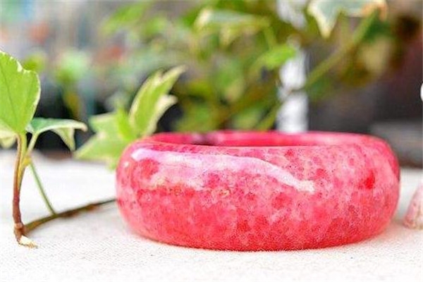 蔷薇辉石有什么功效,蔷薇辉石的功效 蔷薇辉石有什么功效,蔷薇辉石的功效