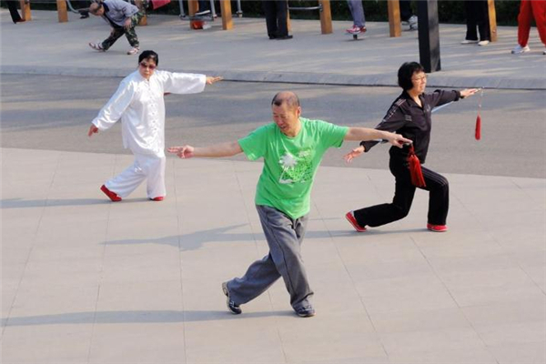 晨练怎么避免血糖升高(晨起血糖高怎么控制)