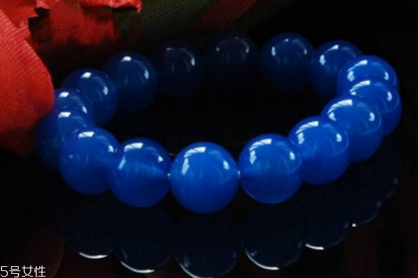 蓝玛瑙有什么好处,蓝玛瑙的功效和作用是什么