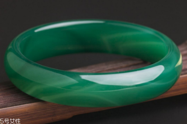 绿玛瑙有什么好处,绿玛瑙的作用