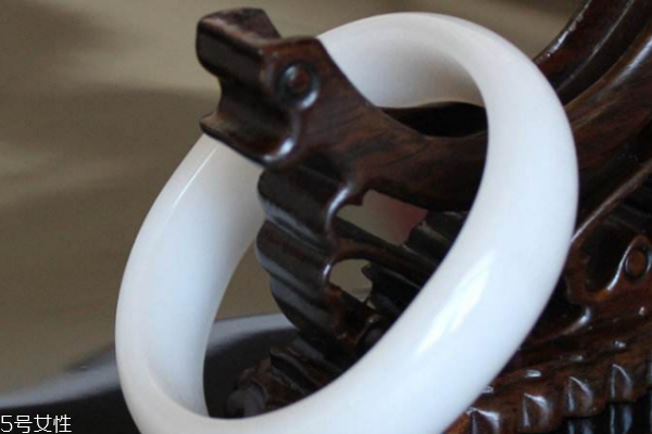 昆仑玉真假鉴定方法?,昆仑玉怎么辨别真假