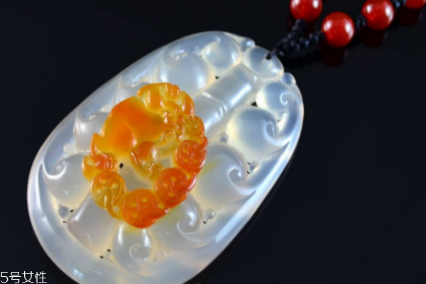 冰彩玉髓是什么材质,冰彩玉髓100克大约值多少钱