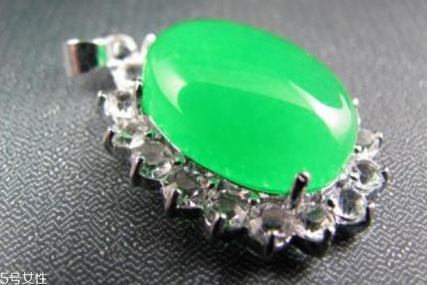 怎么鉴别马来玉和翡翠,马来翠和翡翠的区别