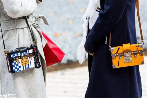 lv小箱子包有几种款式,lv小箱子包真假对比