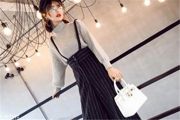 高领毛衣配什么外套和裤子女,高领子毛衣配什么裤子