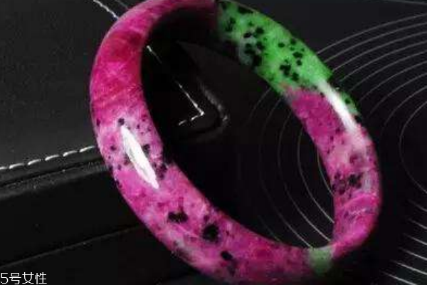 怎样鉴别红绿宝的真假,红绿宝真假肉眼怎么看