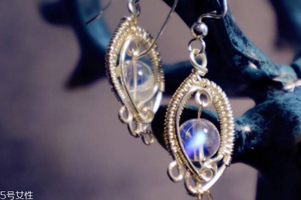 月光石消磁方法,月光石怎样消磁净化