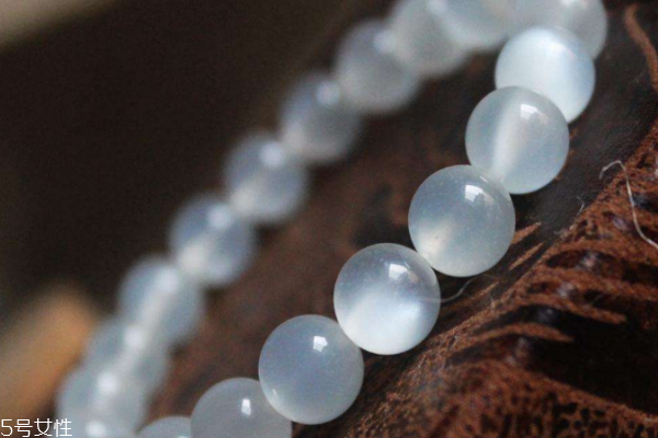 月光石好吗,月光石适合什么人戴