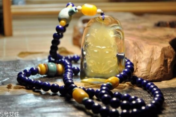 青金石适合男人佩戴吗,青金石男的能带吗 青金石适合男人佩戴吗,青金石男的能带吗