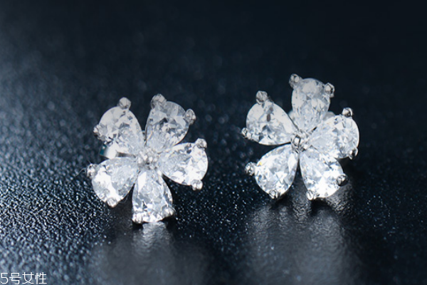 熊银匠的银饰是纯银吗,熊银匠银饰怎么样 熊银匠的银饰是纯银吗,熊银匠银饰怎么样