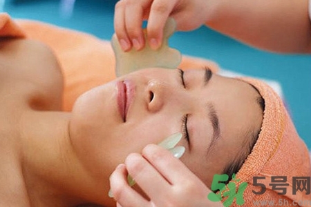 经常面部刮痧好不好,每天面部刮痧好吗