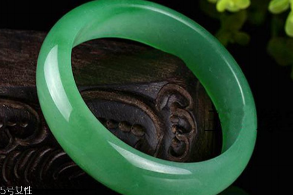 东陵玉和翡翠的区别是什么?,东陵玉和翡翠哪个好