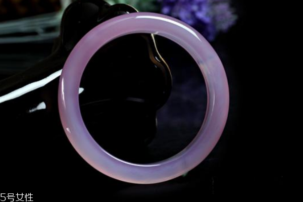 芙蓉玉手镯对人体的功效,芙蓉镯是玉吗 芙蓉玉手镯对人体的功效,芙蓉镯是玉吗