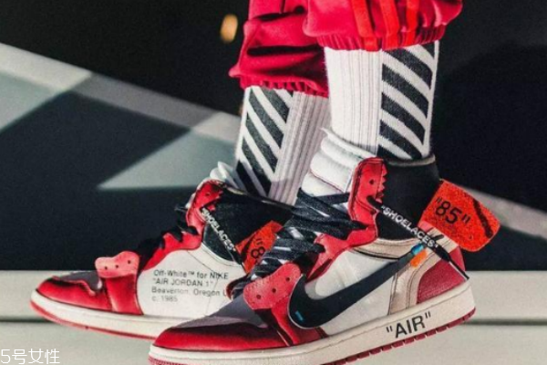 aj1搭配什么袜子,aj1穿什么袜子