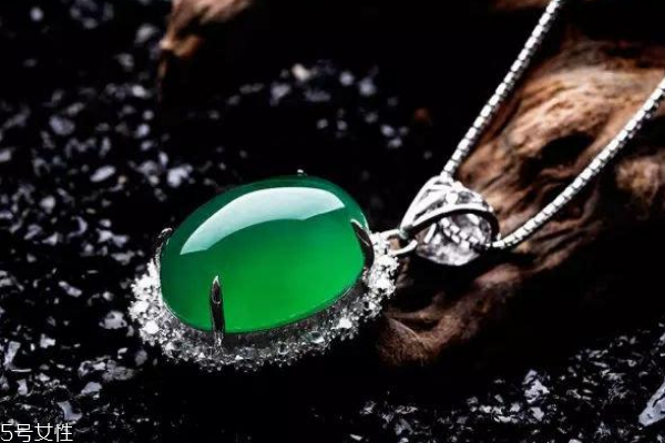 帝王绿翡翠价格波动,帝王绿翡翠价值