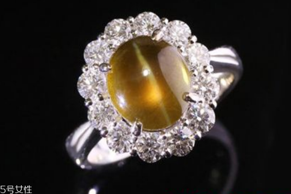 猫眼石戒指是什么样的 大概多少钱,猫眼石戒指价格