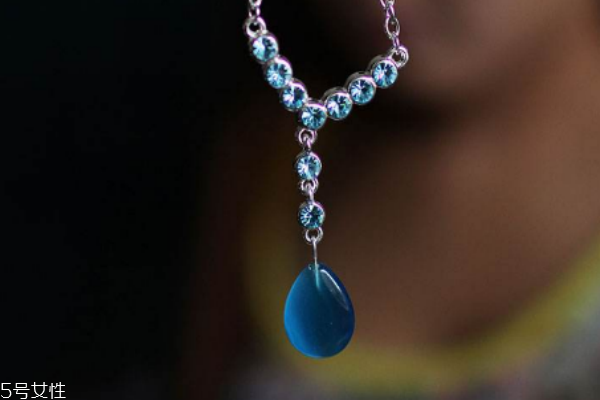 猫眼石项链一般多少钱,猫眼石的项链是什么样子的