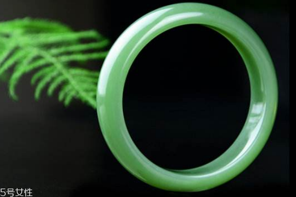 和田玉手镯什么颜色最好,和田玉镯的颜色有哪些图片