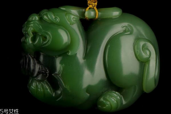 俄罗斯碧玉和和田碧玉哪个好,俄罗斯碧玉和和田碧玉哪个更好