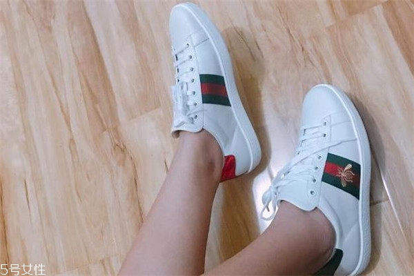 gucci小蜜蜂鞋子真假辨别,gucci小白鞋蜜蜂真假 gucci小蜜蜂鞋子真假辨别,gucci小白鞋蜜蜂真假